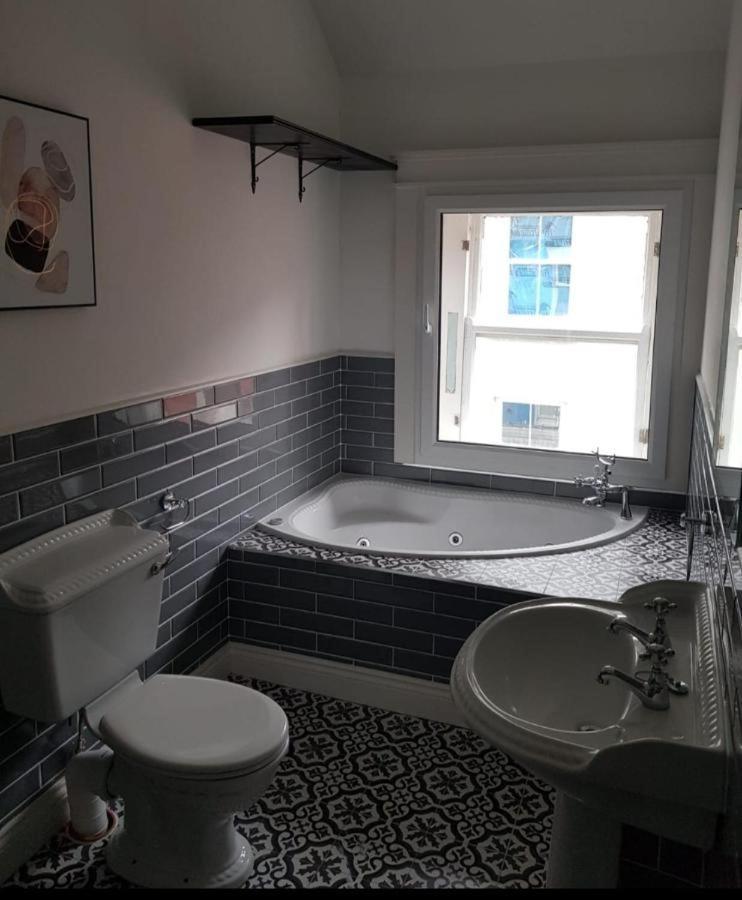 Shop Street Apartment Galway Extérieur photo